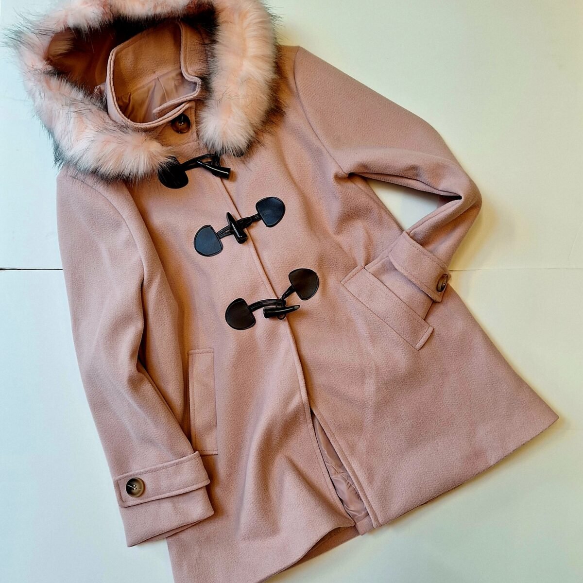 Stay warm and stylish with this pink Girls Winter Coat. Featuring cozy insulation and a comfortable fit, this coat is a must-have for the winter season.